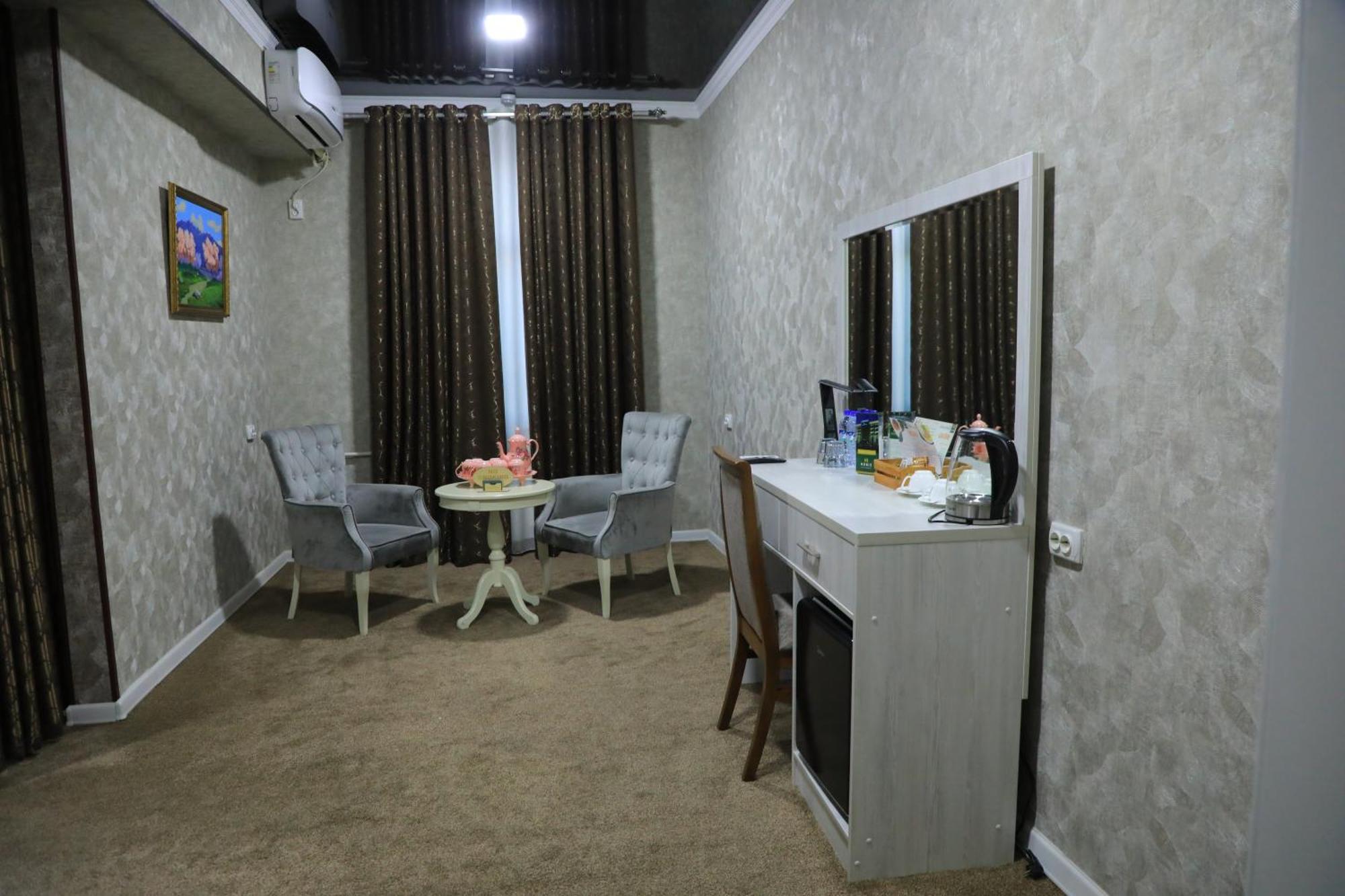 Hobiz Hotel Navoi Exterior photo
